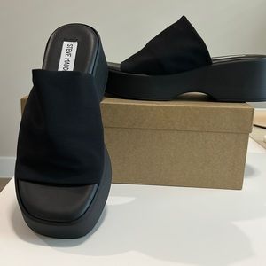 Steve Madden Slinky30 in Black